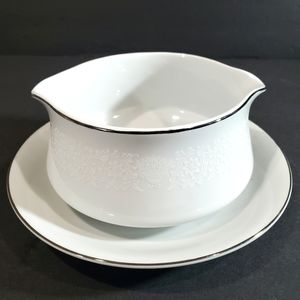 Vtg Crown Victoria Fine China Lovelace 1003 Gravy Boat With Attached Underplate